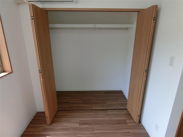 収納　お洋服も掛けて収納できるクローゼット♪