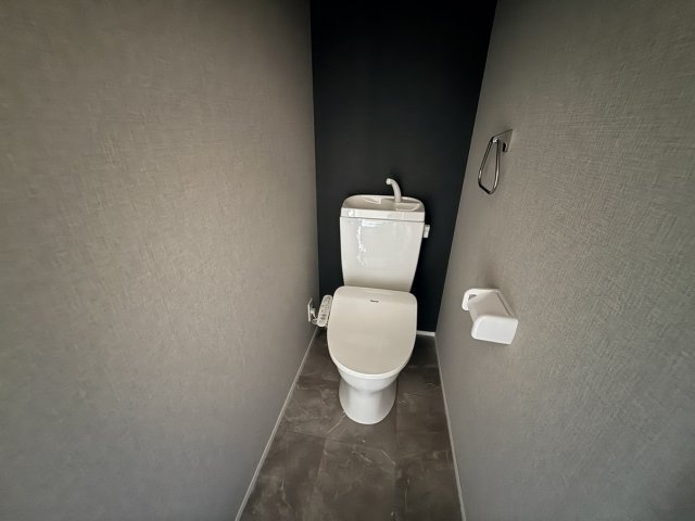 トイレ　同物件別号室の写真です。