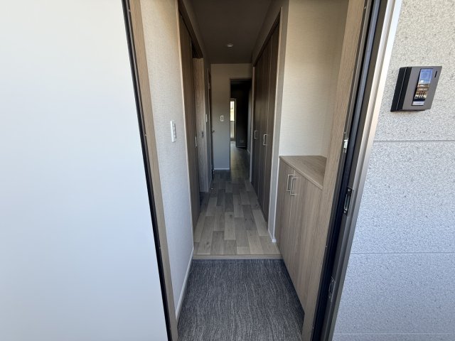 玄関　同物件別号室の写真です。