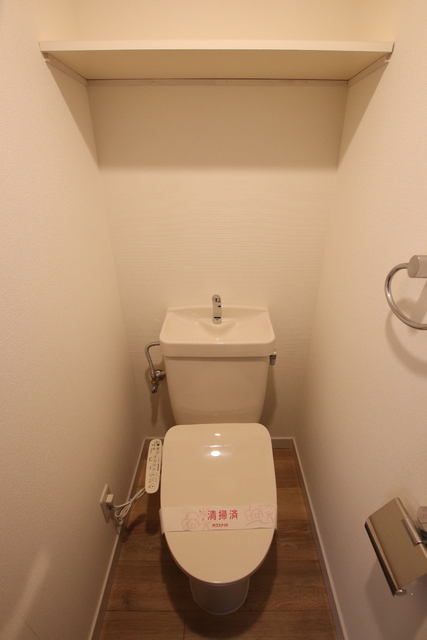 トイレ　温水洗浄機能付き便座