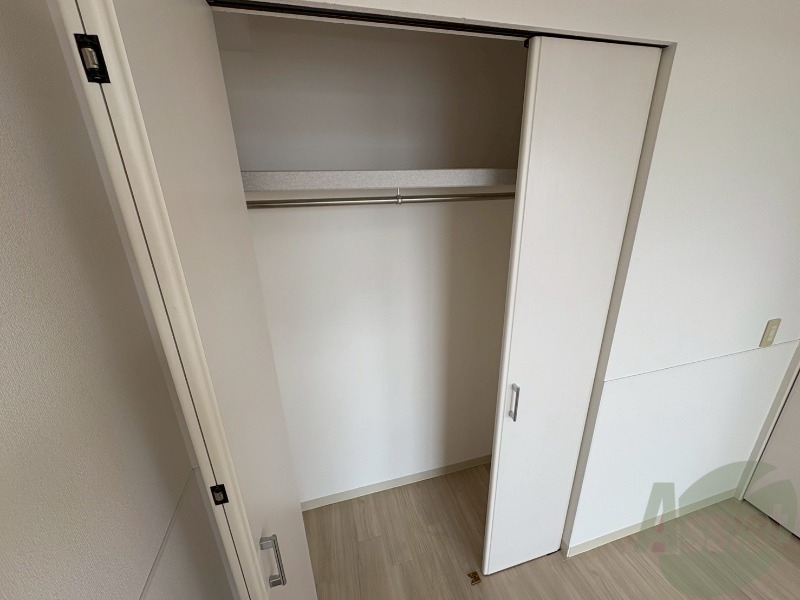 収納　寝室の収納です。部屋がすっきり片付きます。