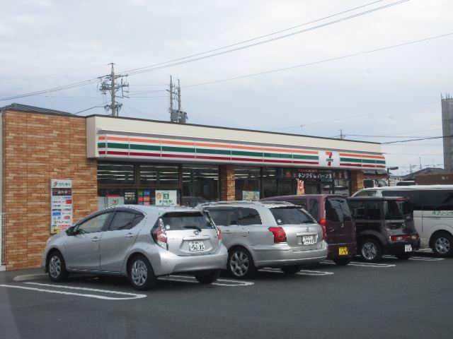 コンビニ　セブンイレブン（コンビニ）まで620m