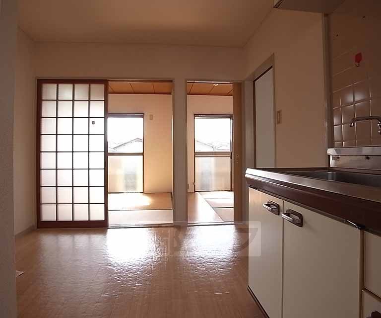 居室・リビング　広々したお部屋。