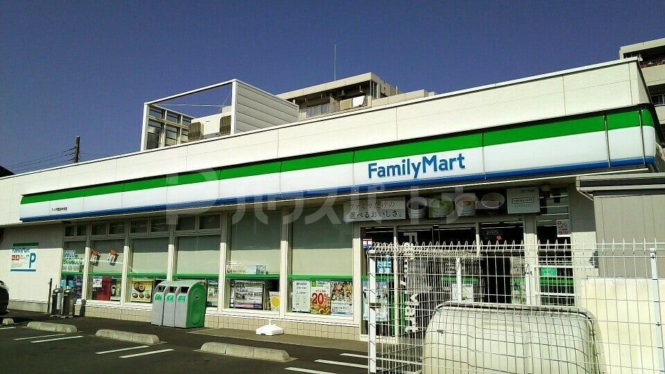 コンビニ　ファミリーマートアイダ草加中央店（コンビニ）まで380m