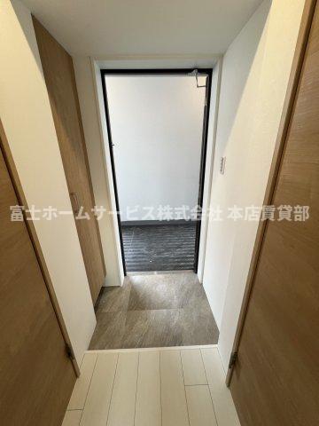 玄関　同タイプ2階モデルルームの写真です。