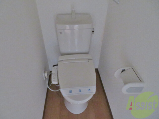 トイレ　お手洗いは温水洗浄付き。これは個人的に外せません、