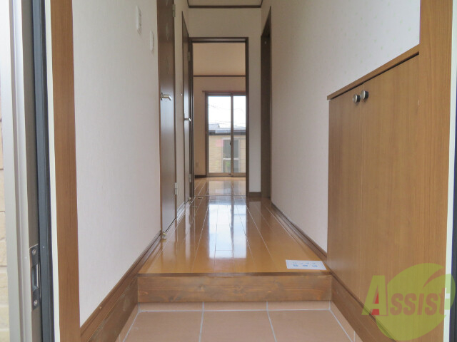 玄関　玄関からすぐにお部屋の中が見えない作りがいい感じ。