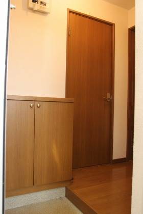 玄関　靴箱付玄関