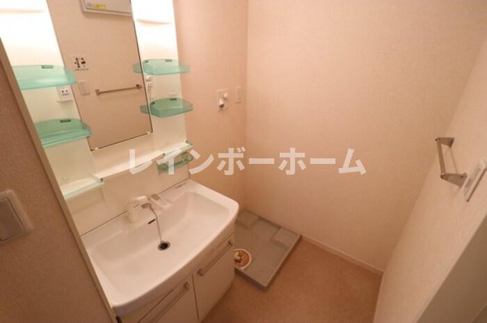 洗面設備　コンパクトで使いやすい洗面所
