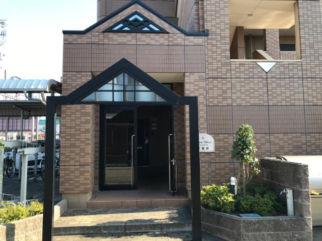 エントランス　外観写真（昼）