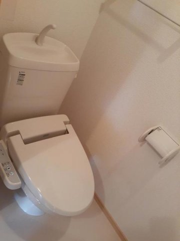 トイレ　清潔感のあるトイレです