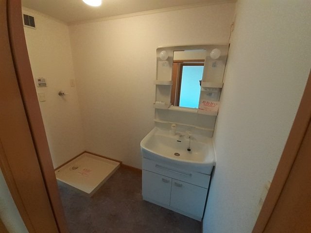 洗面設備　コンパクトで使いやすい洗面所