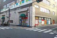 ドラックストア　ウエルシア三鷹下連雀店（ドラッグストア）まで380m