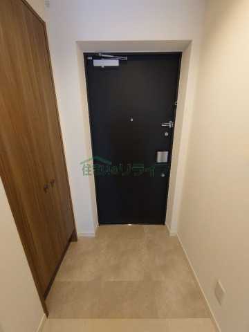 玄関　別部屋同タイプ部屋の参考写真となります。