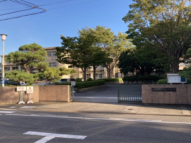 小学校　西尾市立鶴城小学校（小学校）まで1000m