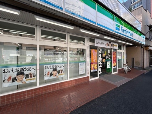 コンビニ　ファミリーマート 和田屋万世町店（コンビニ）まで108m