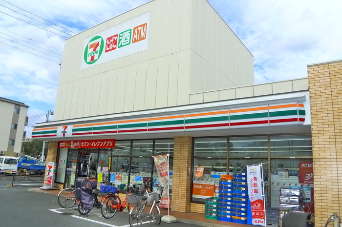 コンビニ　セブンイレブン（コンビニ）まで319m