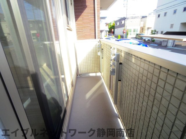バルコニー　陽当たり良好なバルコニーです