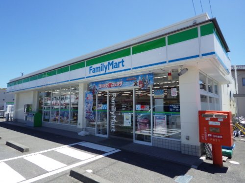 コンビニ　ファミリーマート 静岡小鹿店（コンビニ）まで300m