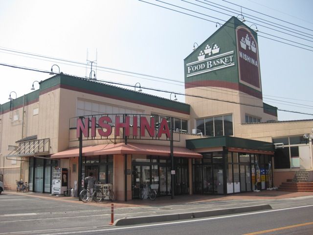 スーパー　ニシナフードバスケット西阿知店（スーパー）まで977m