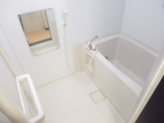 バス・シャワールーム　都市ガスのお部屋で追い焚き付き！！経済的ですね♪