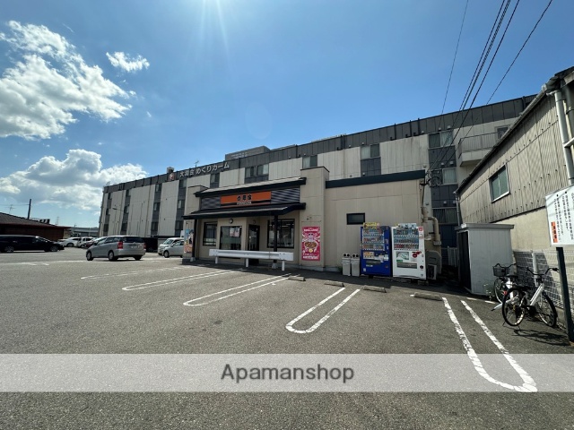 飲食店　吉野家（飲食店）まで143m