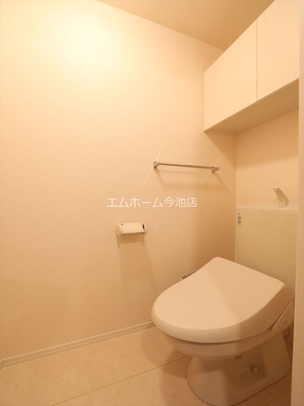 トイレ　温水洗浄便座付トイレ