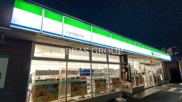 コンビニ　ファミリーマート 八王子堀之内店（コンビニ）まで437m