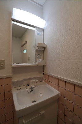 洗面設備　独立洗面台で身支度をすべて済ませてしまいましょう