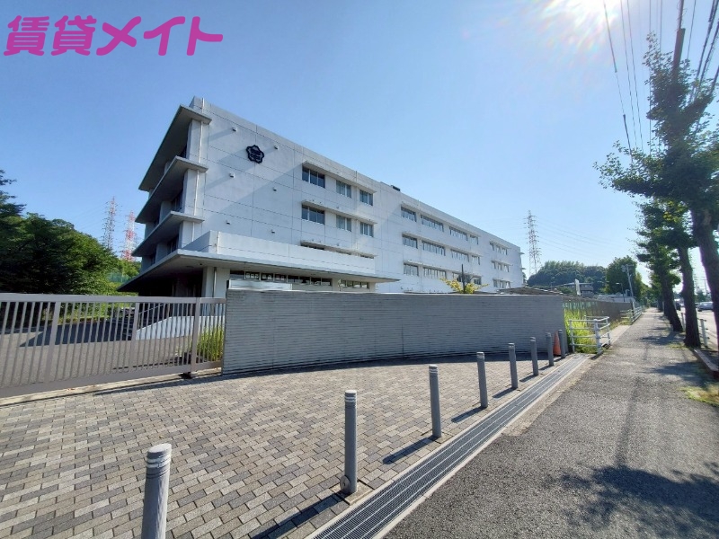 中学校　四日市市立笹川中学校（中学校）まで573m