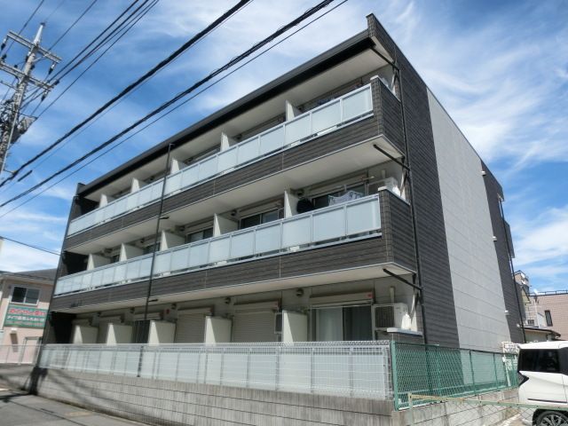 建物外観　2015年7月築。経済的な都市ガス仕様の物件です