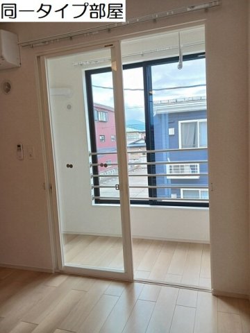 その他部屋・スペース　サンルーム。雨の日や冬でも安心して洗濯物が干せます！（イメー