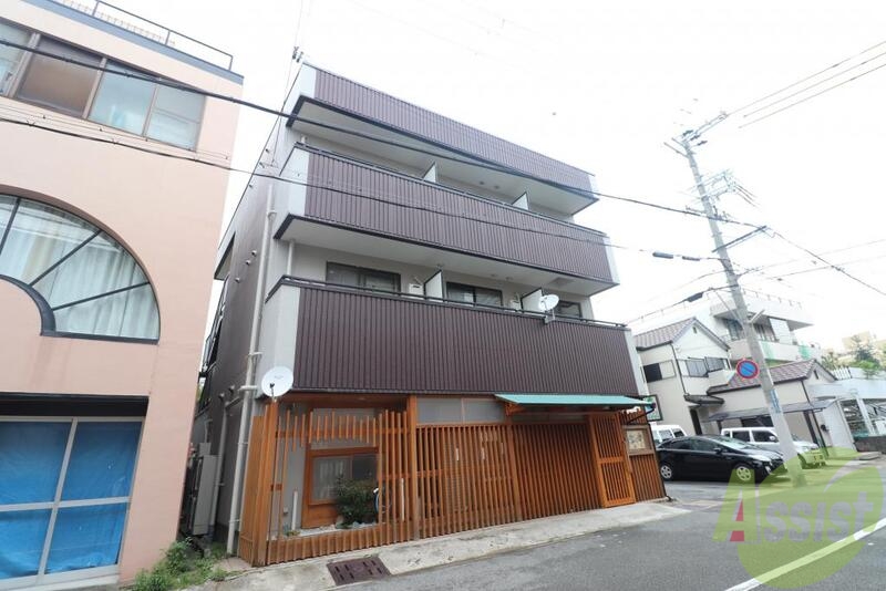 建物外観　角地に建ってますので日当たりや通風も気持ちが良いですよ。
