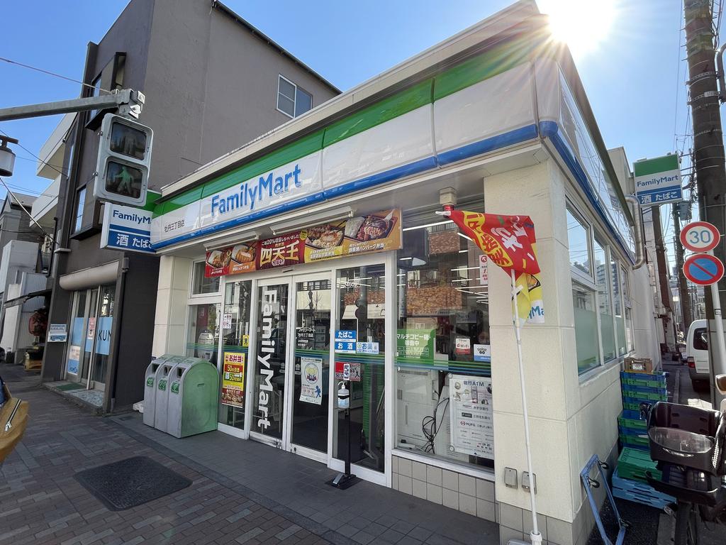 コンビニ　ファミリーマート牡丹三丁目店（コンビニ）まで260m