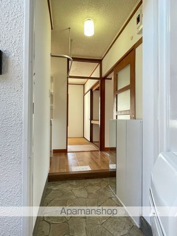 ＪＲ東海道本線 浜松駅 バス乗車時間：20分 最寄りバス停で下車 徒歩5分 3階建 築47年の玄関写真