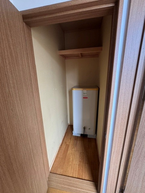 その他　室内物置(灯油タンクあり)