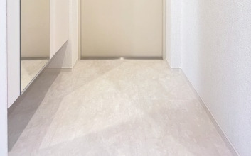 玄関　※別部屋の参考写真です。