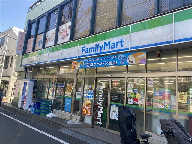コンビニ　ファミリーマート（コンビニ）まで672m
