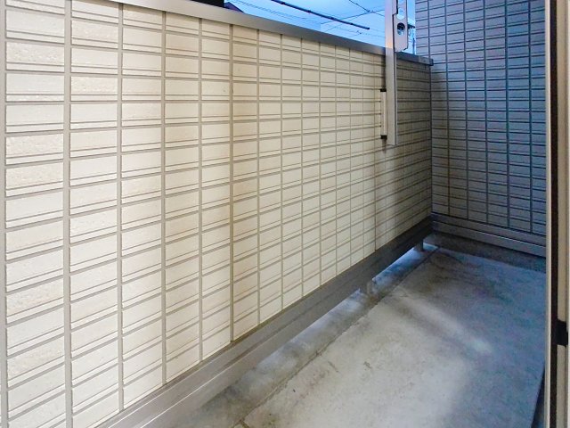 バルコニー　掲載写真は同型モデルを掲載しており実際のお部屋と仕様等が異な