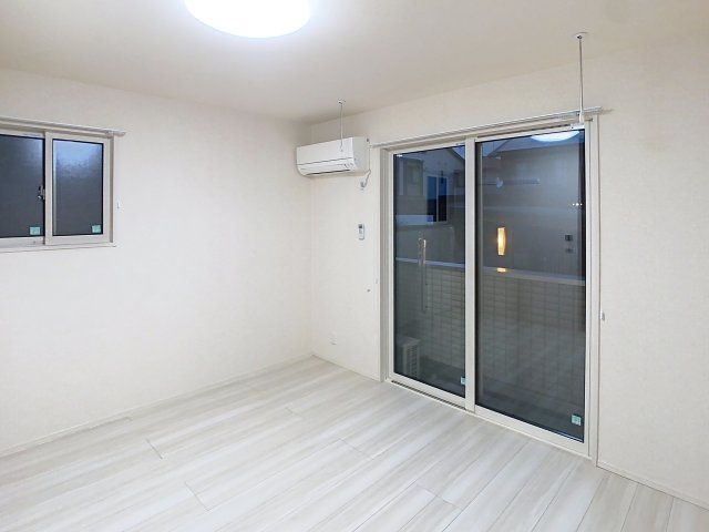 居室・リビング　掲載写真は同型モデルを掲載しており実際のお部屋と仕様等が異な