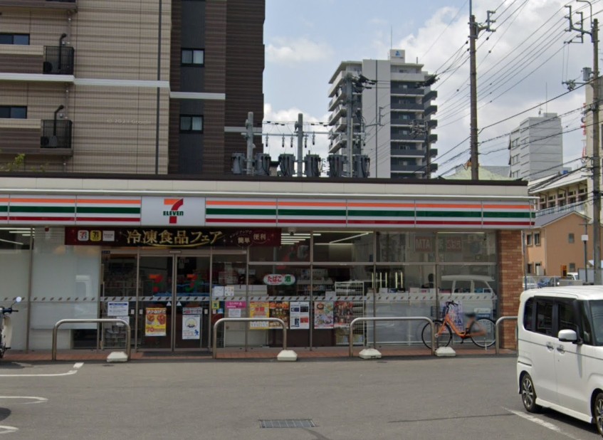 コンビニ　セブンイレブン 高知本町2丁目店（コンビニ）まで328m