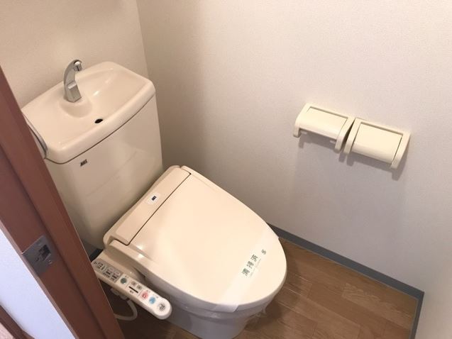 とさでん交通後免線 住吉通駅 徒歩4分 2階建 築20年のトイレ写真