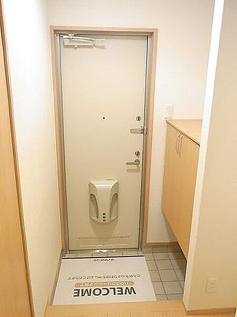 玄関　（別タイプ参考写真）ＬＩＮＯ　豊島区千早３