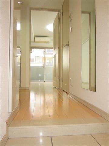 ブルーライン 阪東橋駅 徒歩4分 10階建 築21年の玄関写真