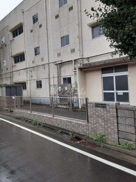小学校　横浜市立篠原小学校（小学校）まで597m