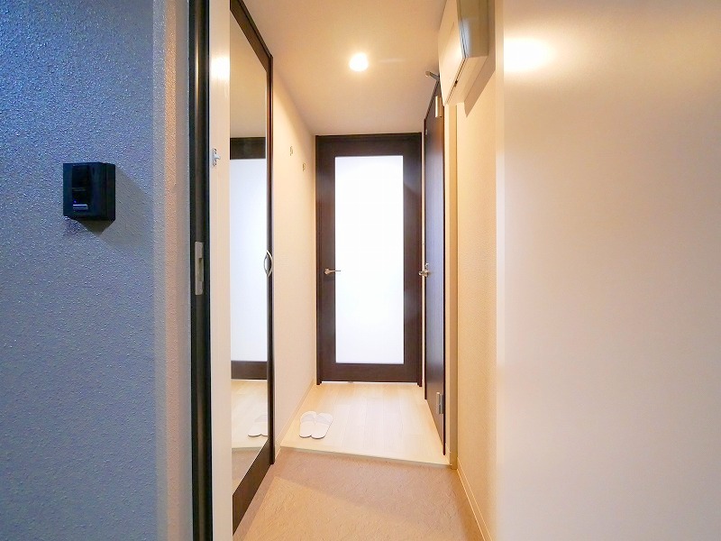 玄関　参考までに1号室タイプの写真です。