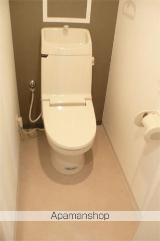 東京メトロ丸ノ内線 西新宿駅 徒歩6分 8階建 築15年のトイレ写真