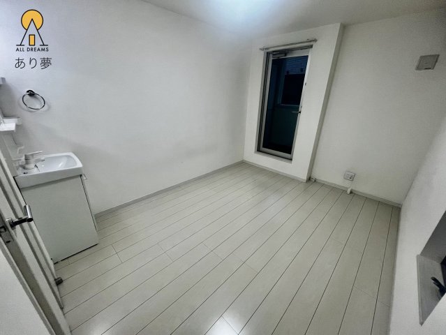 ロワール鶴見花月園前の居間写真