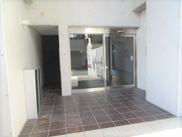 小田急線 町田駅 徒歩8分 9階建 築19年の外観写真