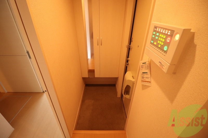 玄関　すっきりとした印象の玄関スペース